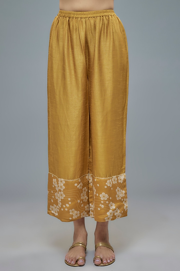 Gold Tissue Organza Aari hand Embroidered & Floral Printed Paneled Kurta Set by Taavare at Pernia's Pop Up Shop