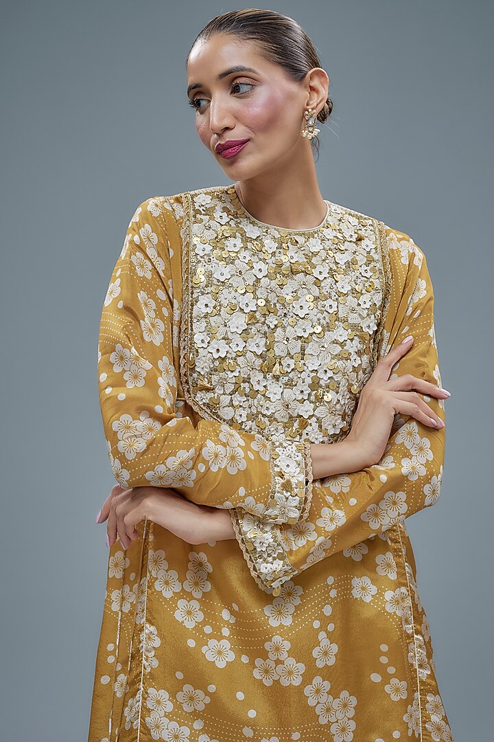 Gold Tissue Organza Aari hand Embroidered & Floral Printed Paneled Kurta Set by Taavare at Pernia's Pop Up Shop