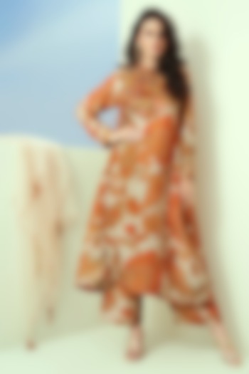 Off-White Tissue Printed & Embroidered Kurta Set by Taavare at Pernia's Pop Up Shop