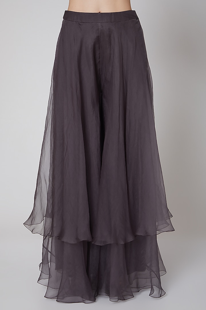 Grey Aari Embroidered Kurta Set by Taavare at Pernia's Pop Up Shop