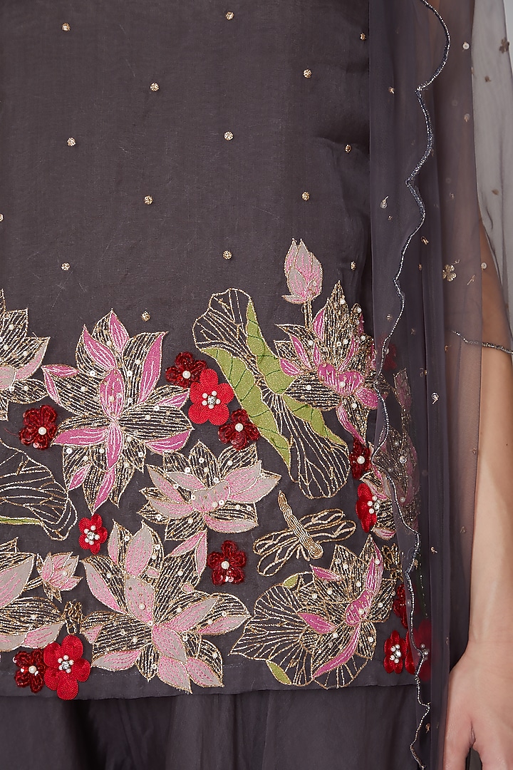 Grey Aari Embroidered Kurta Set by Taavare at Pernia's Pop Up Shop
