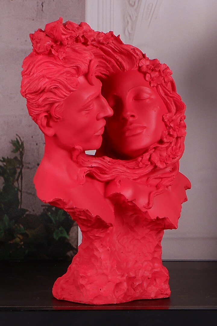 Red Polyresin Antique Couple Face Showpiece by The White Ink Decor at Pernia's Pop Up Shop