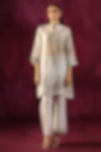 Silver Banarasi Tissue Mirror Embellished Tunic Set by Twenty Nine at Pernia's Pop Up Shop