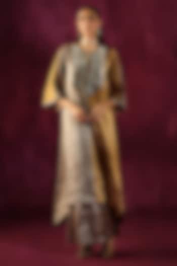 Gold & Silver Banarasi Tissue Mirror Embellished Kurta Set by Twenty Nine at Pernia's Pop Up Shop