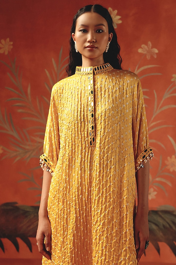 Honeycomb Gajji Silk Bandhani Mirror Work Kurta by Twenty Nine at Pernia's Pop Up Shop