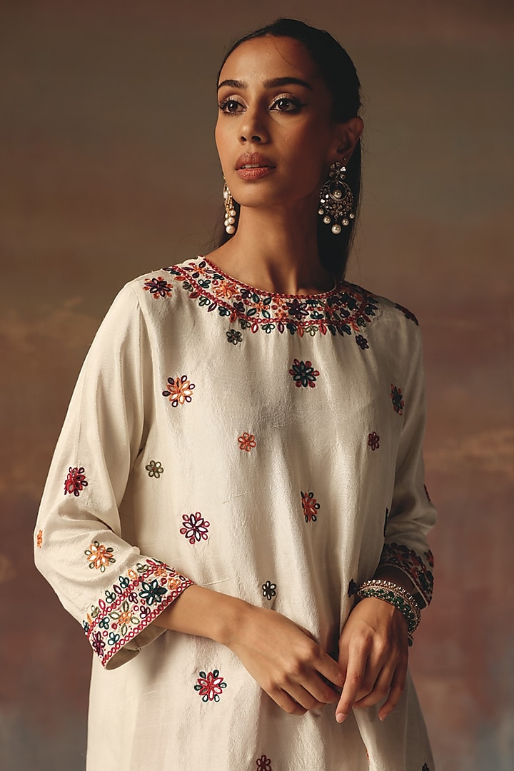 Ivory Moonga Silk Mirror Work Kurta by Twenty Nine at Pernia's Pop Up Shop