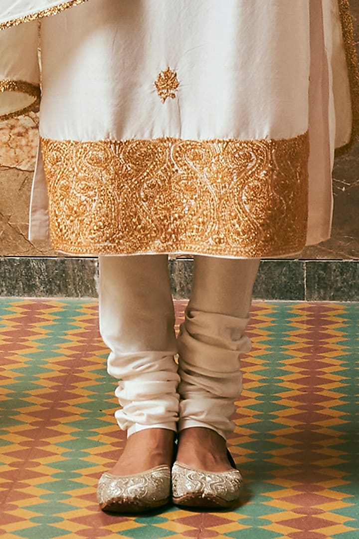 Ivory Dupion Silk Embroidered Kurta Set by The Whole Nine Yards at Pernia's Pop Up Shop
