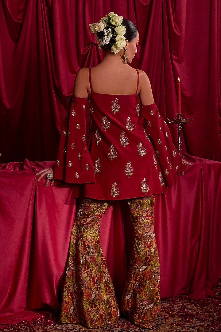 Red Pure Crepe Resham & Zari Embroidered Kurta Set by TYOHAR at Pernia's Pop Up Shop