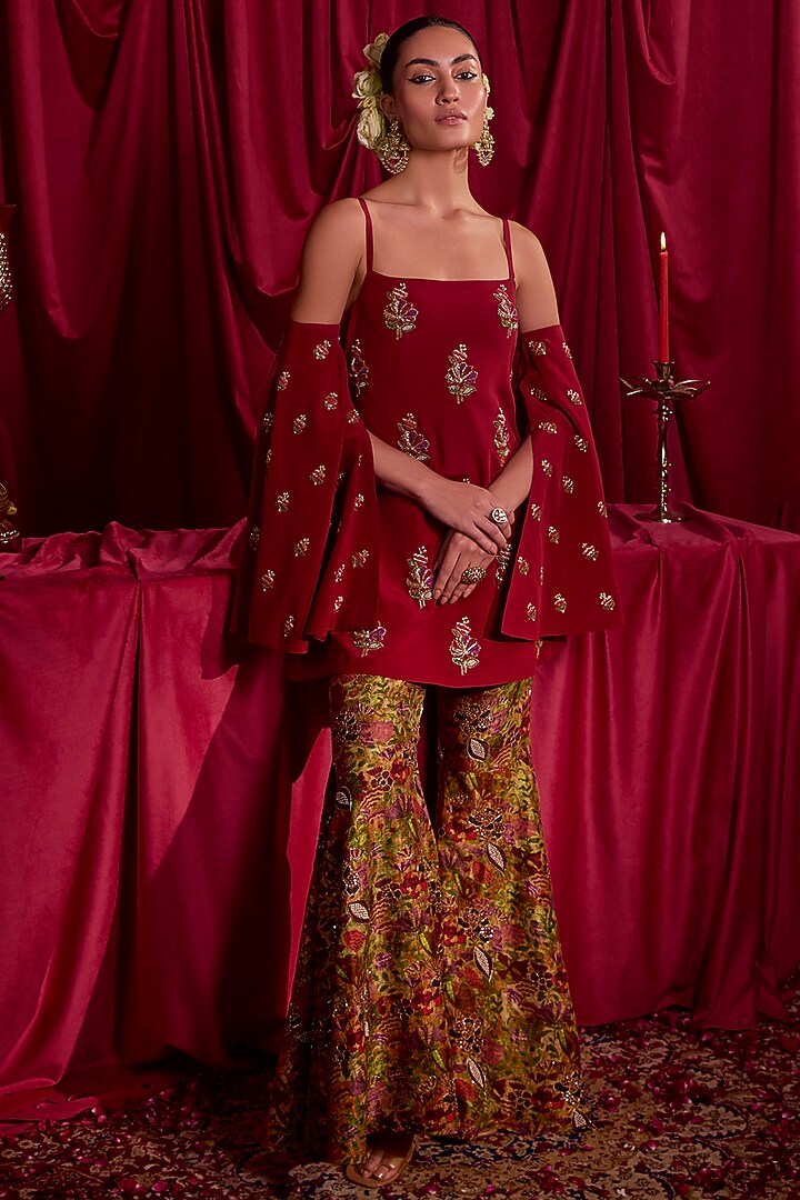 Red Pure Crepe Resham & Zari Embroidered Kurta Set by TYOHAR at Pernia's Pop Up Shop
