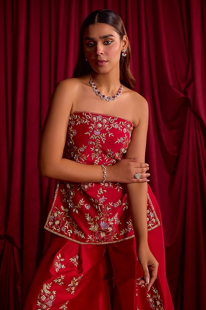 Red Dupion Resham Embroidered Kurta Set by TYOHAR at Pernia's Pop Up Shop