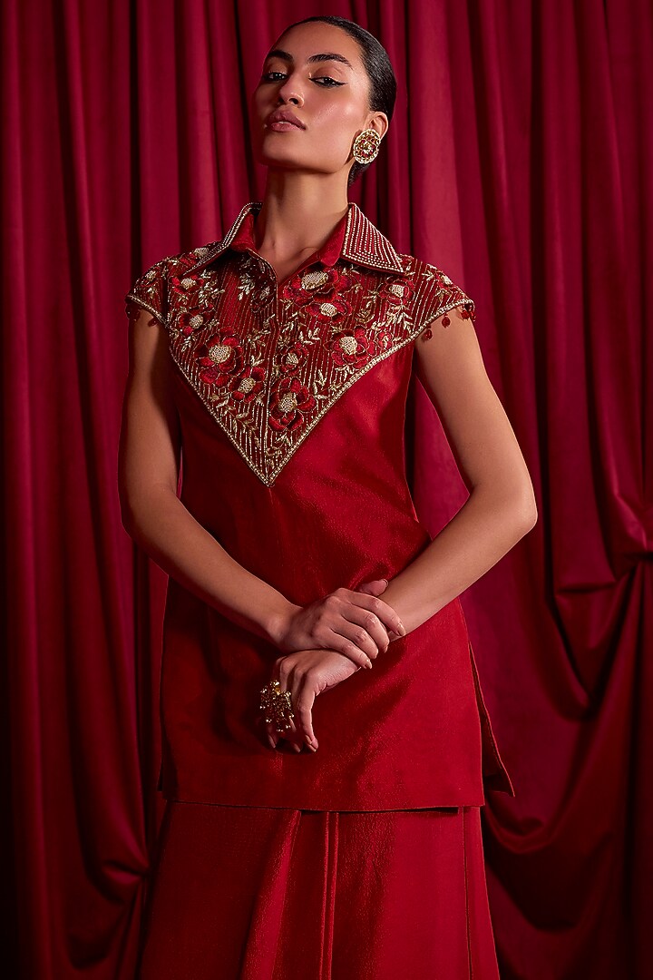 Red Dupion Resham Embroidered Kurta Set by TYOHAR at Pernia's Pop Up Shop