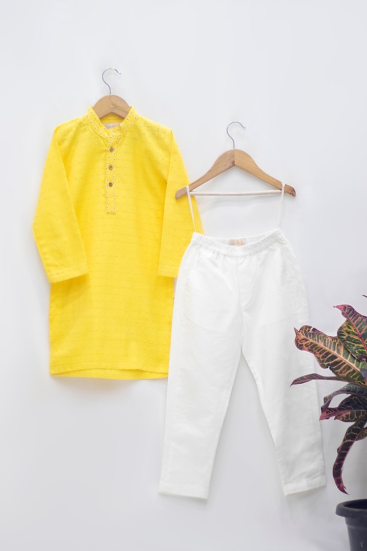 Yellow Cotton Kurta Set For Boys by Tiny troop at Pernia's Pop Up Shop