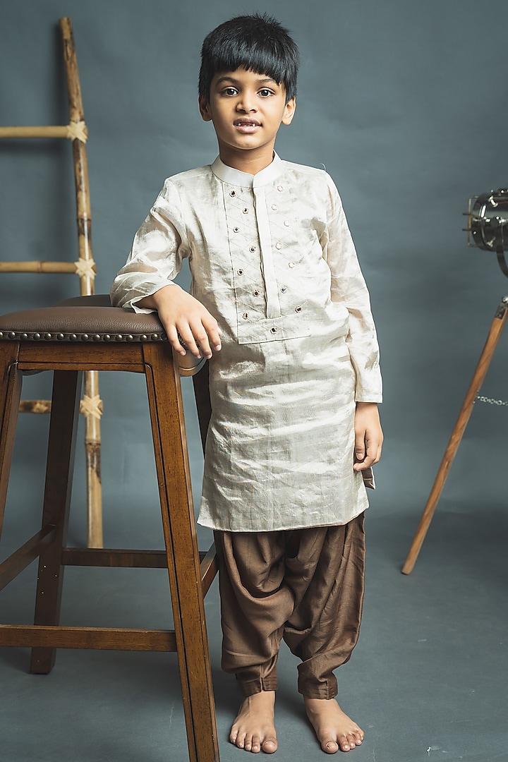 Ivory Embroidered Kurta Set For Boys by Tiny troop at Pernia's Pop Up Shop