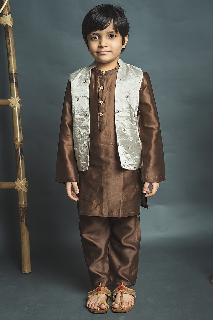 Brown Kurta With Embroidered Nehru Jacket For Boys by Tiny troop at Pernia's Pop Up Shop