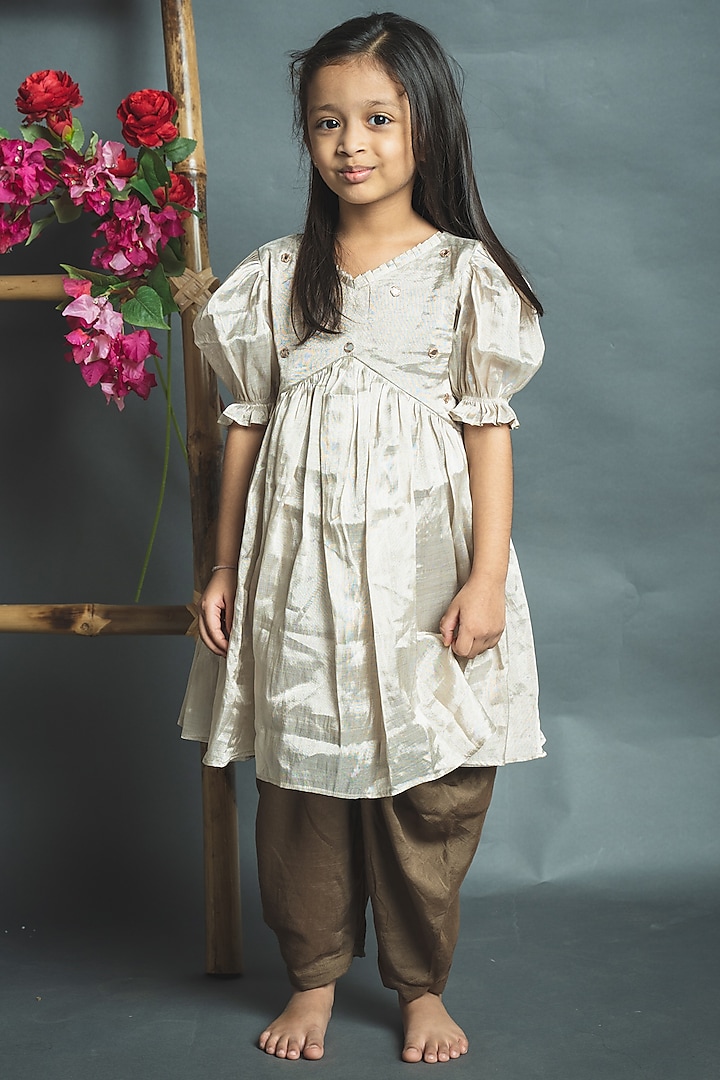 Ivory Mirror Embroidered Kurta Set For Girls by Tiny troop at Pernia's Pop Up Shop