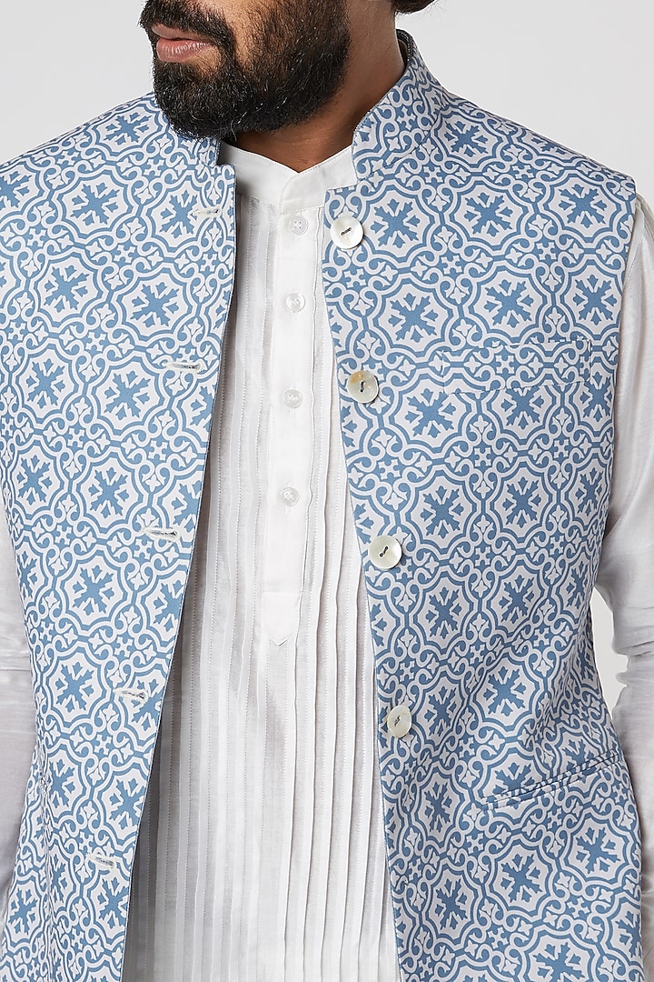 White Pintuck Kurta Set by DUARA Men at Pernia's Pop Up Shop