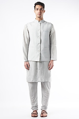 Light Grey Chanderi Silk Kurta Set With Bundi Jacket by DUARA MEN