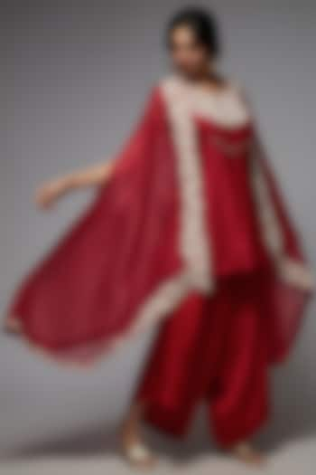 Red Organza Embroidered Cape Set by USHA BAGRI at Pernia's Pop Up Shop