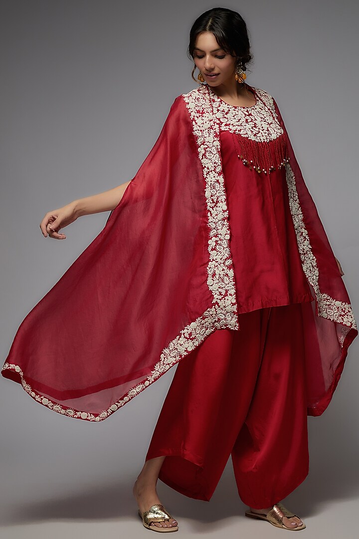 Red Organza Embroidered Cape Set by USHA BAGRI at Pernia's Pop Up Shop