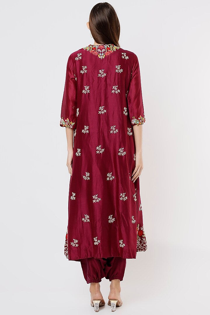 Wine Embroidered Kurta Set by USHA BAGRI at Pernia's Pop Up Shop