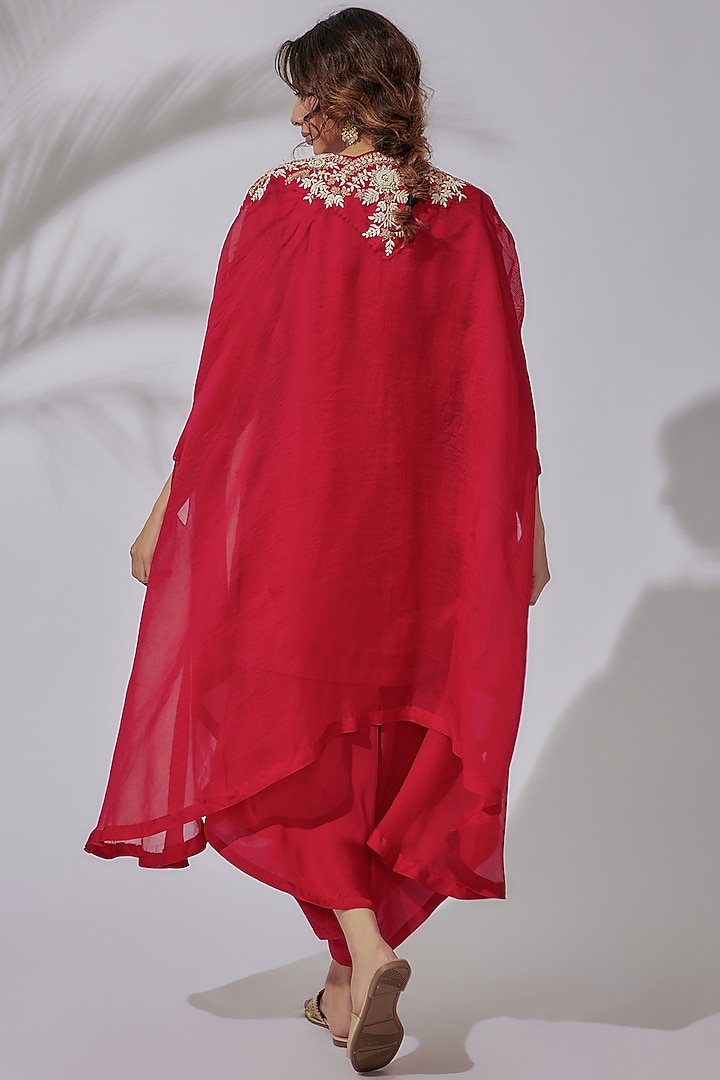 Red Organza Embroidered Cape Set by USHA BAGRI at Pernia's Pop Up Shop