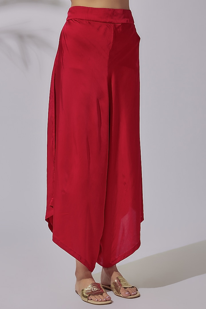 Red Organza Embroidered Cape Set by USHA BAGRI at Pernia's Pop Up Shop