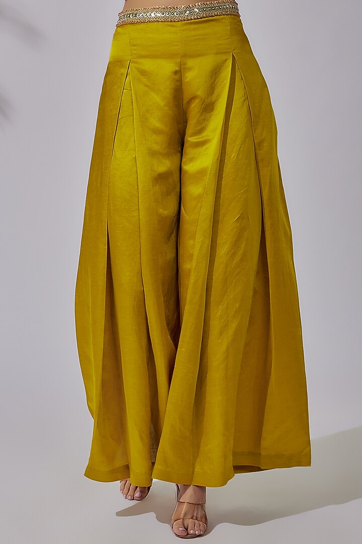 Mustard organza Embroidered Cape Set by USHA BAGRI at Pernia's Pop Up Shop