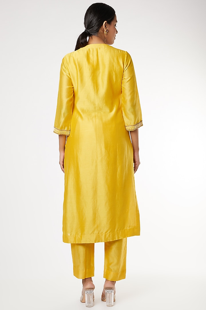 Yellow Zardosi Embroidered Kurta Set by USHA BAGRI at Pernia's Pop Up Shop
