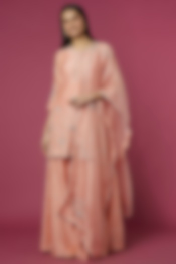 Peach Embroidered Kurta Set by USHA BAGRI at Pernia's Pop Up Shop