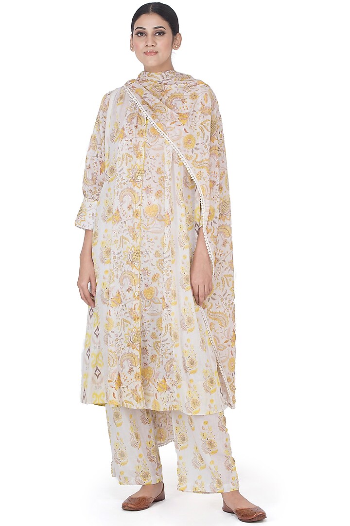 Off White Printed Kurta Set by Uri by Mrunalini Rao at Pernia's Pop Up Shop