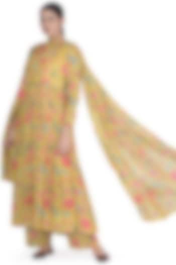 Yellow Printed Kurta Set by Uri by Mrunalini Rao at Pernia's Pop Up Shop