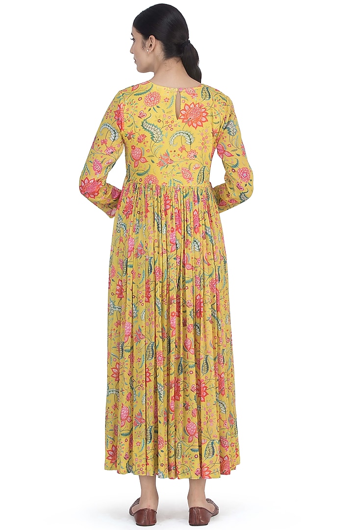 Yellow Printed Kurta Set by Uri by Mrunalini Rao at Pernia's Pop Up Shop