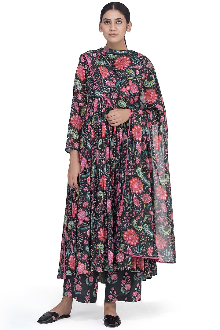 Black Printed Kurta Set by Uri by Mrunalini Rao at Pernia's Pop Up Shop