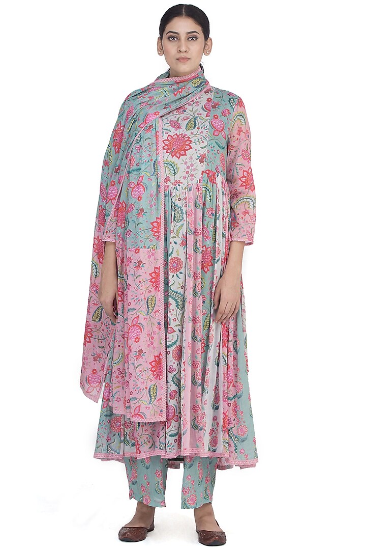 Multicolored Printed Kurta Set by Uri by Mrunalini Rao at Pernia's Pop Up Shop