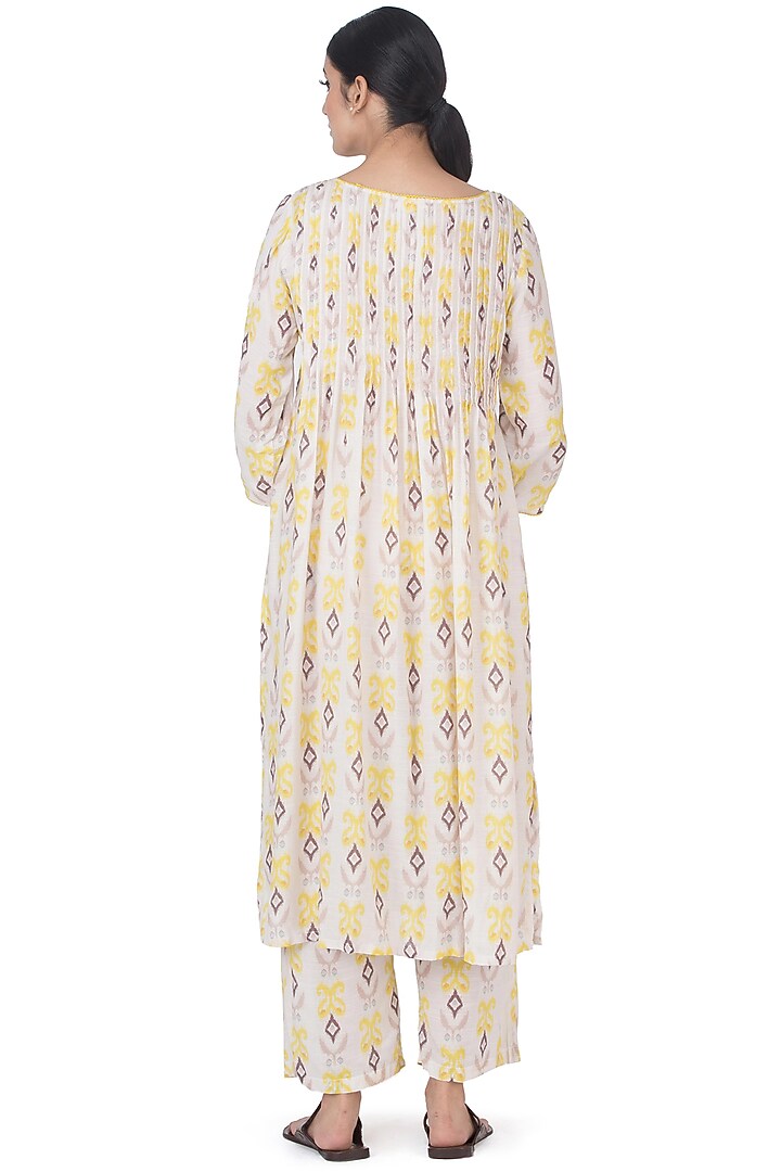 Off White Mul Cotton Kurta Set by Uri by Mrunalini Rao at Pernia's Pop Up Shop