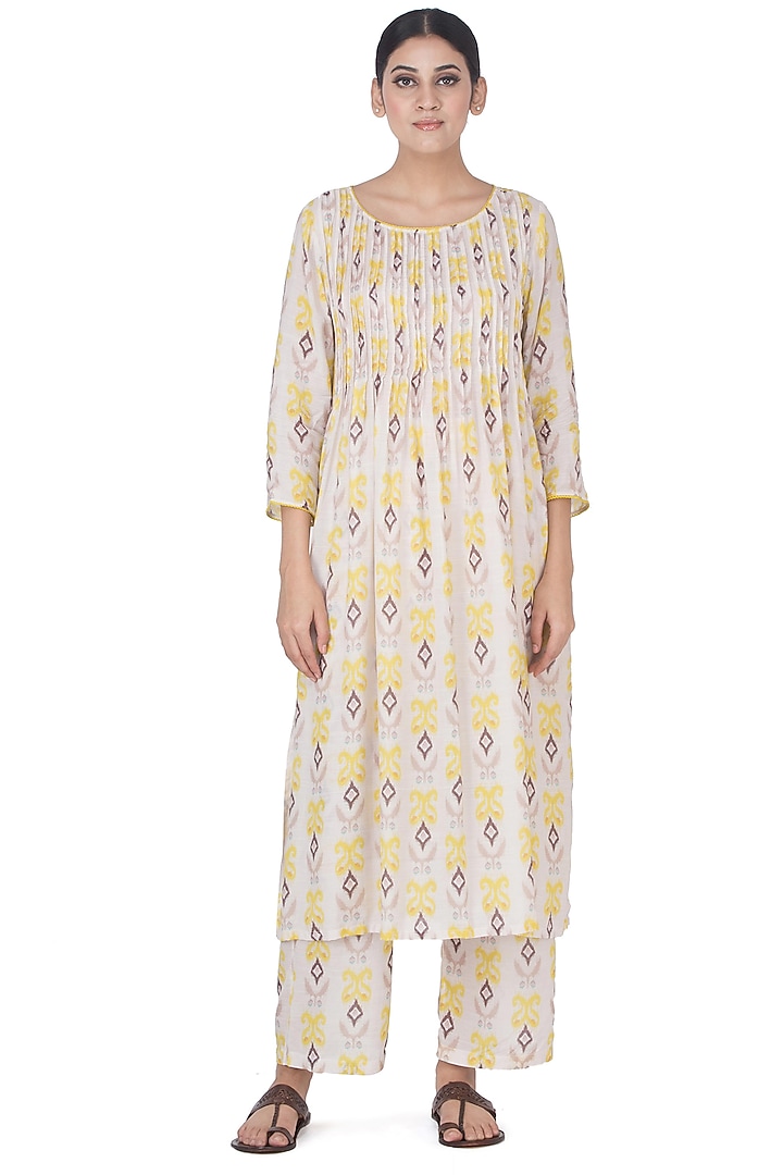 Off White Mul Cotton Kurta Set by Uri by Mrunalini Rao at Pernia's Pop Up Shop