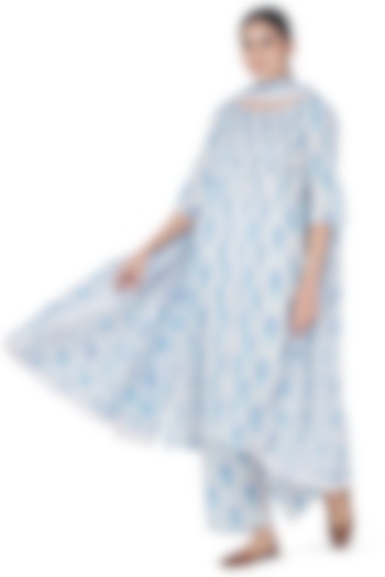 White & Blue Printed Kurta Set by Uri by Mrunalini Rao at Pernia's Pop Up Shop