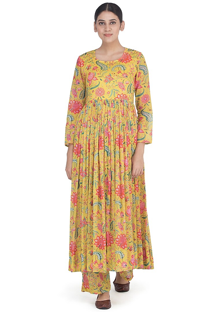 Yellow Printed Kurta Set by Uri by Mrunalini Rao at Pernia's Pop Up Shop