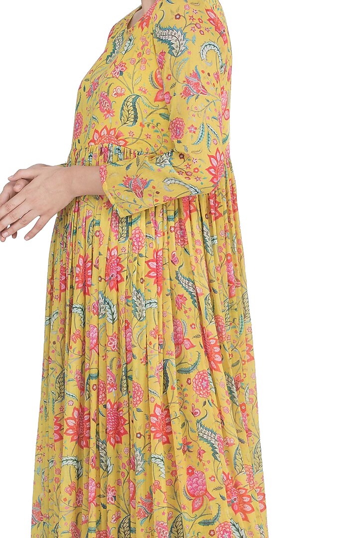 Yellow Printed Kurta Set by Uri by Mrunalini Rao at Pernia's Pop Up Shop