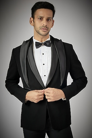 Tuxedo Suits For Men - Buy Latest Designer Tuxedo Suits Online 2024
