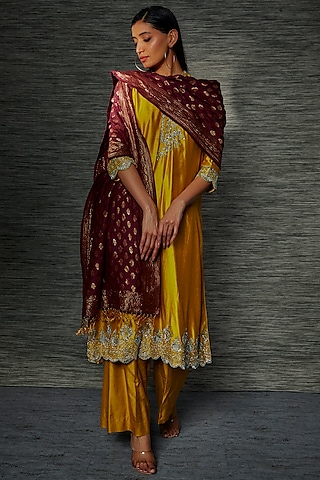Wine Moonga Silk Handwoven Dupatta by Umay Benaras