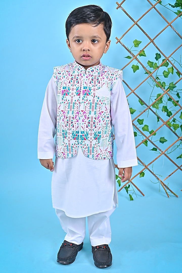 White Cotton Printed Jacket Set For Boys by UNIQ RIYO CREATION