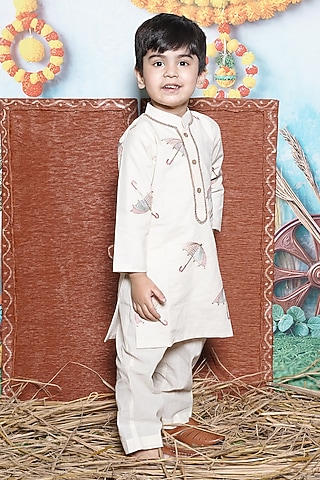 Off-White Cotton Umbrella Embroidered Kurta Set For Boys by UNIQ RIYO CREATION