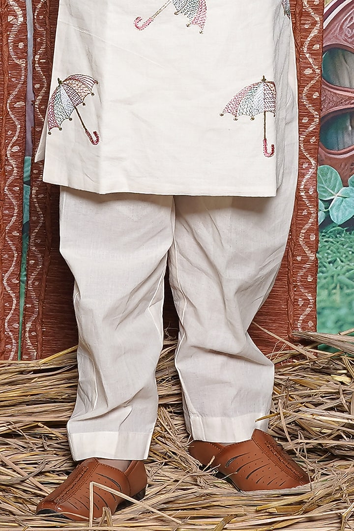 Off-White Cotton Umbrella Embroidered Kurta Set For Boys by UNIQ RIYO CREATION at Pernia's Pop Up Shop