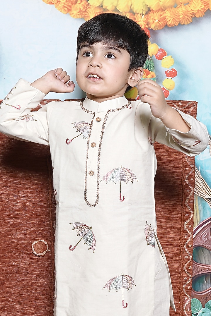 Off-White Cotton Umbrella Embroidered Kurta Set For Boys by UNIQ RIYO CREATION at Pernia's Pop Up Shop