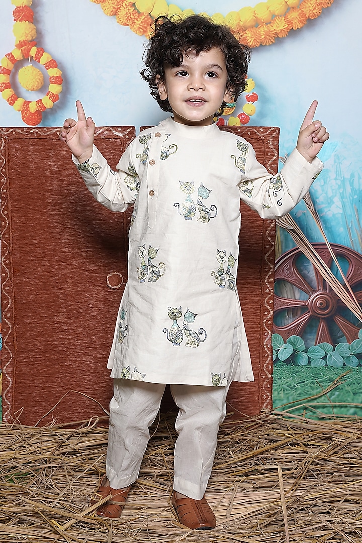 Off-White Cotton Cat Embroidered Kurta Set For Boys by UNIQ RIYO CREATION at Pernia's Pop Up Shop