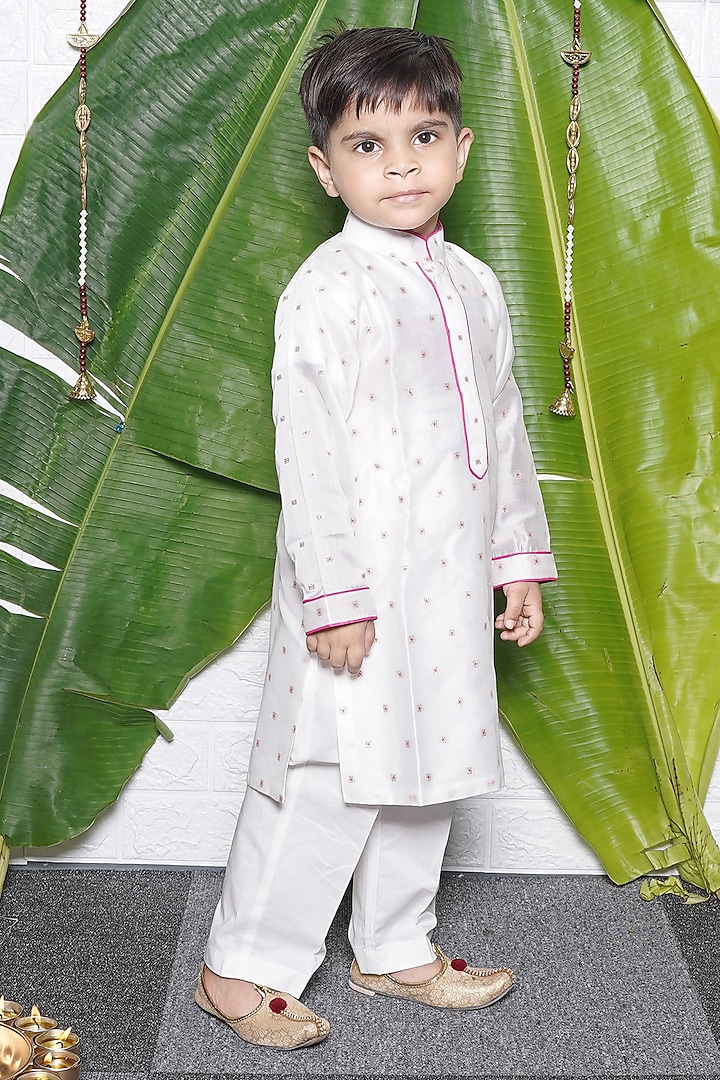 Off-White Cotton & Chanderi Kurta Set For Boys by UNIQ RIYO CREATION