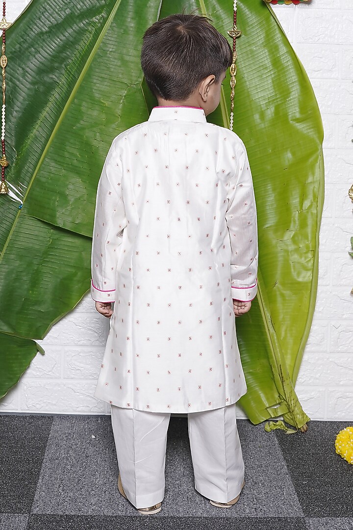 Off-White Cotton & Chanderi Kurta Set For Boys by UNIQ RIYO CREATION at Pernia's Pop Up Shop