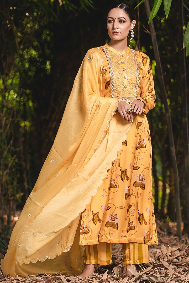 Saffron Embroidered & Printed Kurta Set by Upasana Gupta at Pernia's Pop Up Shop