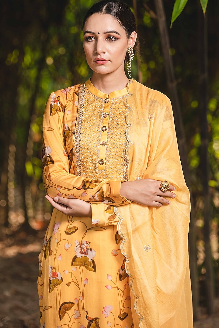 Saffron Embroidered & Printed Kurta Set by Upasana Gupta at Pernia's Pop Up Shop